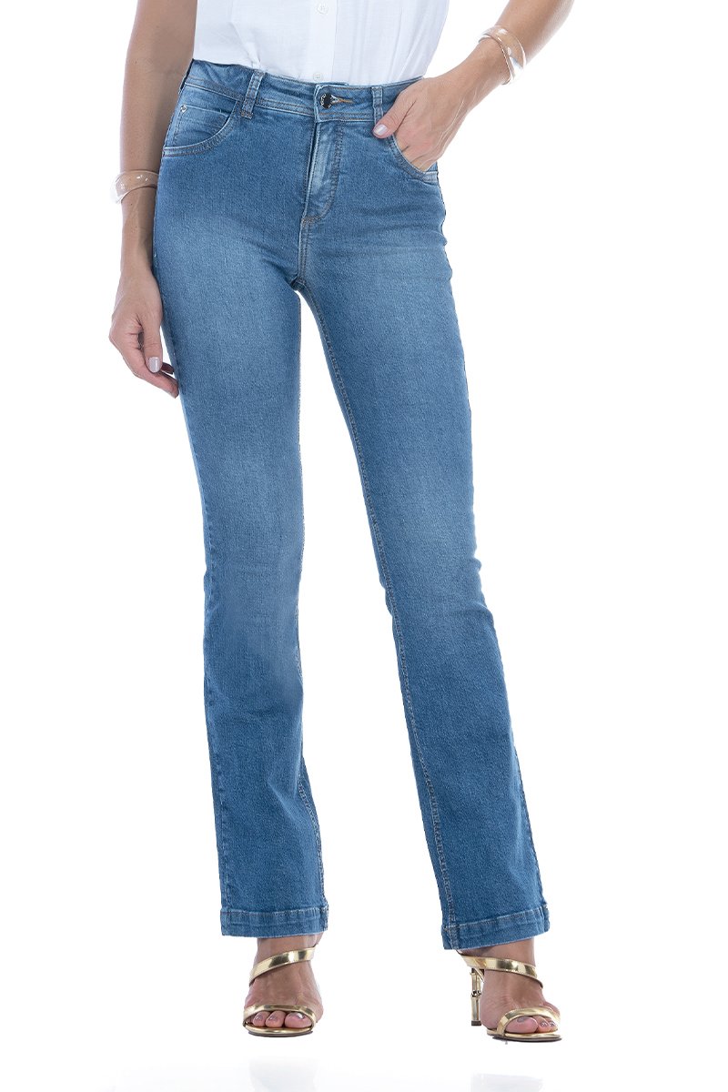Calça Feminina Boot Cut em Jeans com Elastano